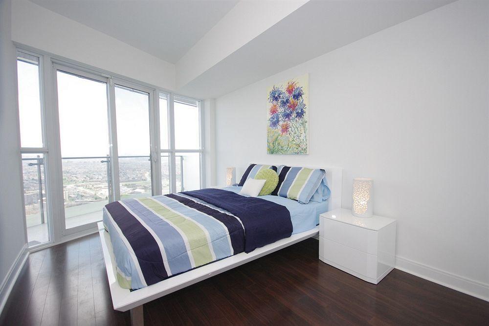 Downtown Mississauga Executive Suites Sq1 Dış mekan fotoğraf