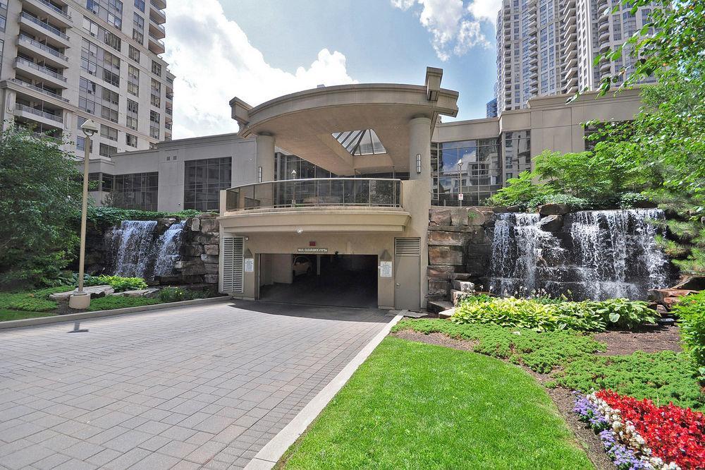 Downtown Mississauga Executive Suites Sq1 Dış mekan fotoğraf