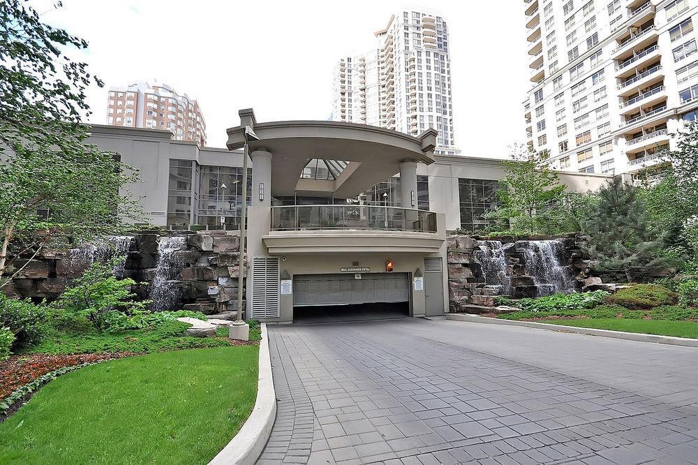 Downtown Mississauga Executive Suites Sq1 Dış mekan fotoğraf
